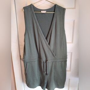 Universal Thread army green romper - xl